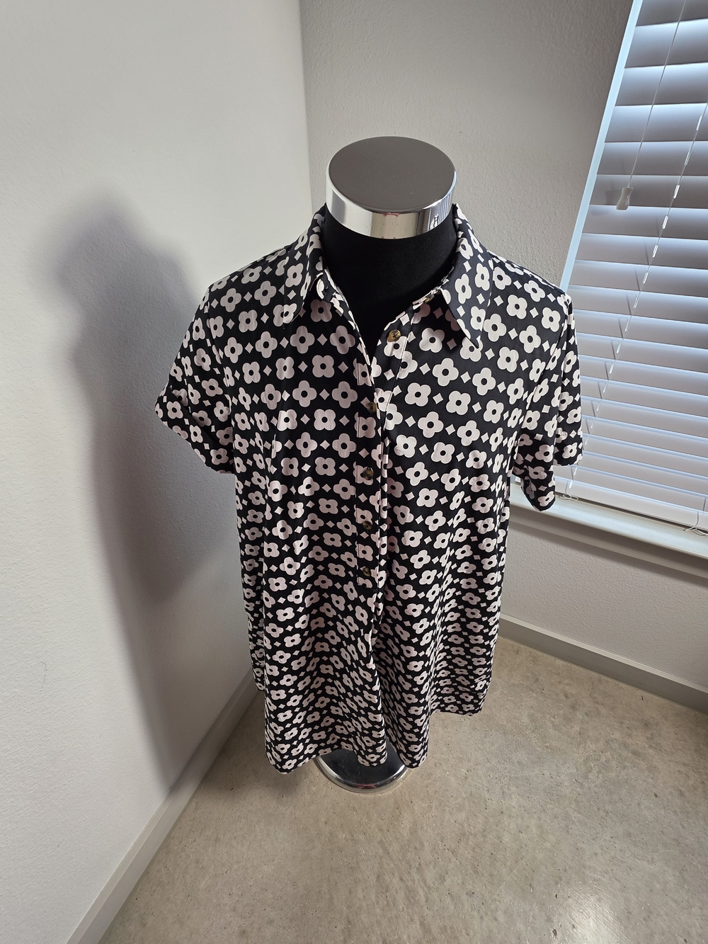 Anthropologie Maeve Black & White Mod Floral Mini Shirt Dress- Large - Picture 3 of 6